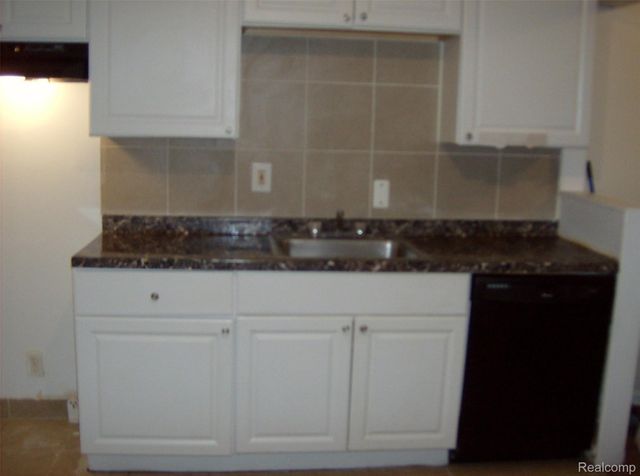 10641 TROY Street, Oak Park, MI 48237