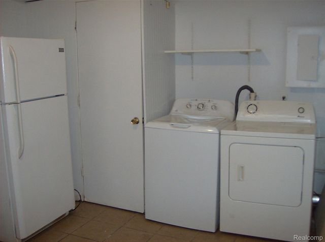 10641 TROY Street, Oak Park, MI 48237