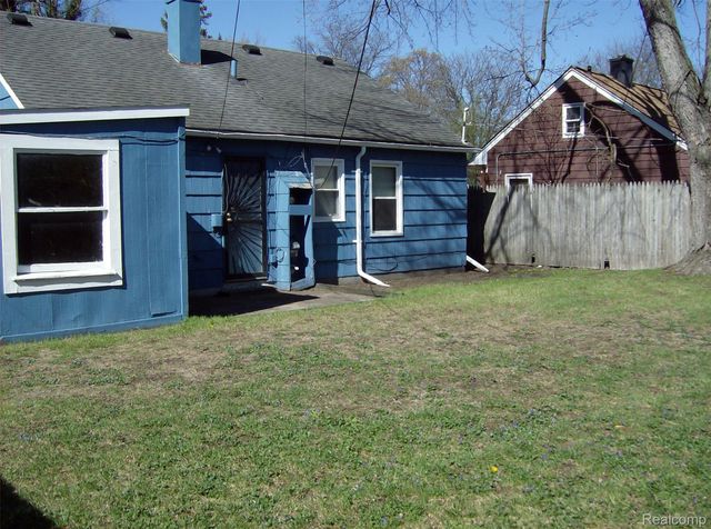 10641 TROY Street, Oak Park, MI 48237