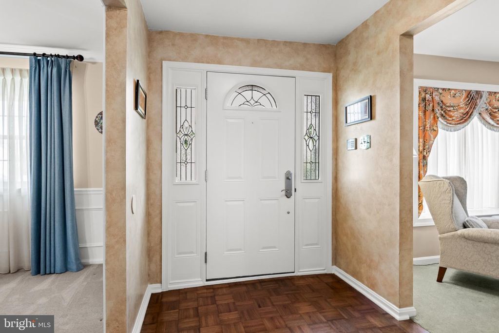 154 LAURIE LN, Philadelphia, PA 19115 — photo 4