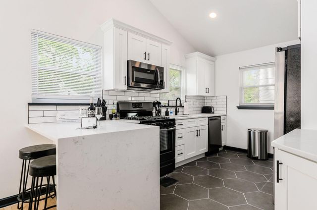 103 E Jeffrey Place, Columbus, OH 43214