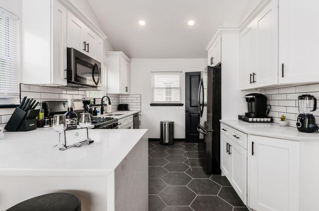 103 E Jeffrey Place, Columbus, OH 43214