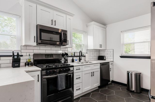 103 E Jeffrey Place, Columbus, OH 43214