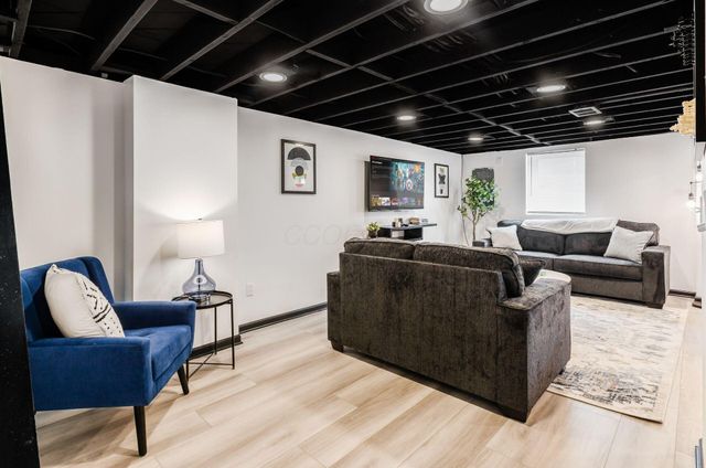 103 E Jeffrey Place, Columbus, OH 43214