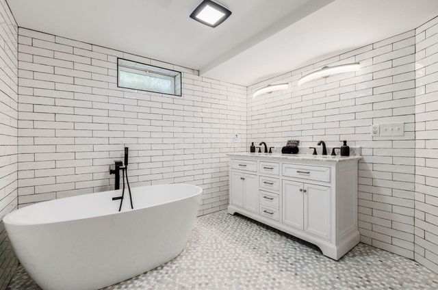 103 E Jeffrey Place, Columbus, OH 43214