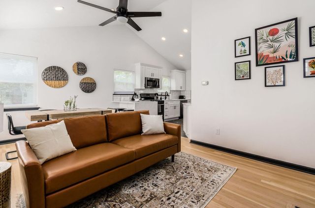 103 E Jeffrey Place, Columbus, OH 43214