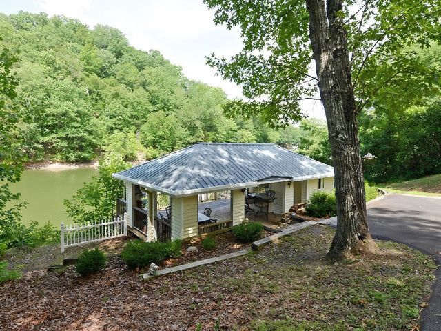 30 Berrong Drive, Hayesville, NC 28904