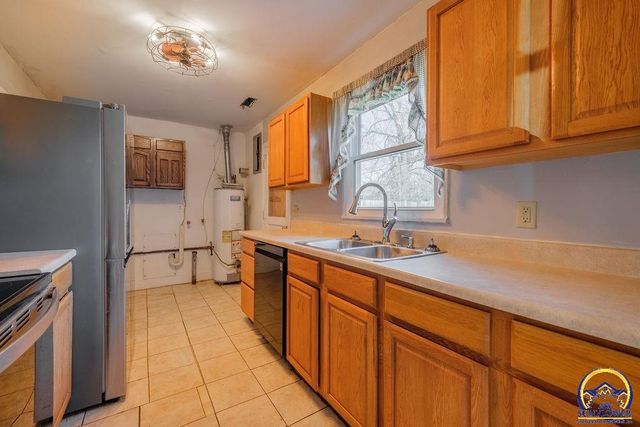 3388 SW Mayo AVE, Topeka, KS 66611