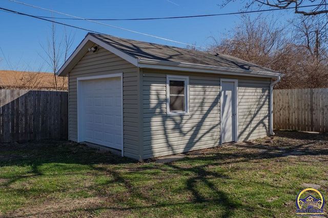 3388 SW Mayo AVE, Topeka, KS 66611