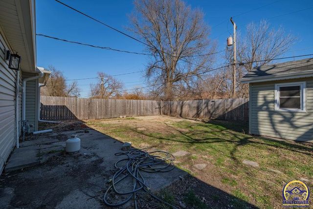 3388 SW Mayo AVE, Topeka, KS 66611