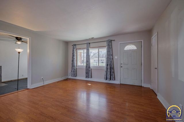 3388 SW Mayo AVE, Topeka, KS 66611