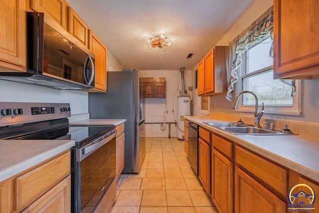 3388 SW Mayo AVE, Topeka, KS 66611