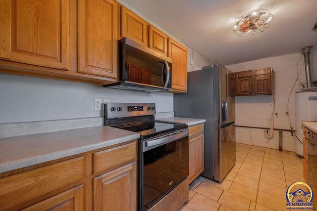 3388 SW Mayo AVE, Topeka, KS 66611