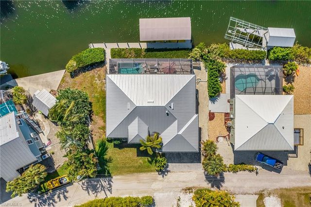 3627 Schooner LN, St. James City, FL 33956