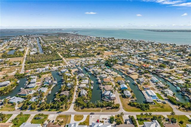 3627 Schooner LN, St. James City, FL 33956