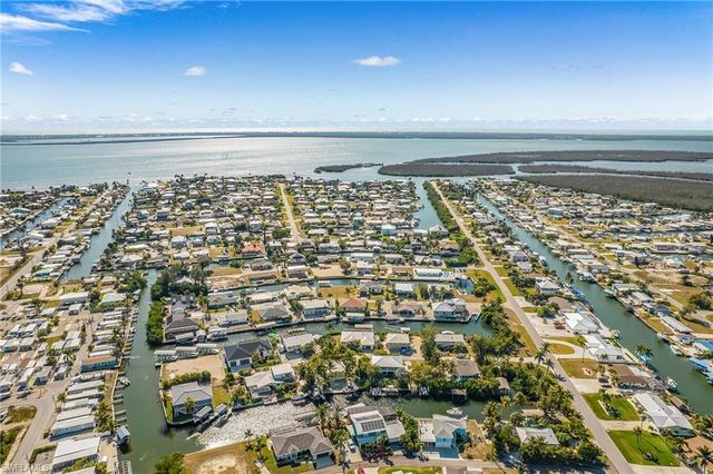 3627 Schooner LN, St. James City, FL 33956