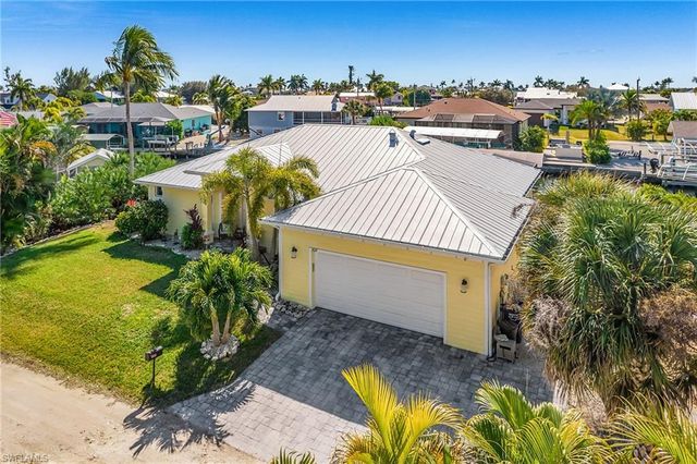 3627 Schooner LN, St. James City, FL 33956