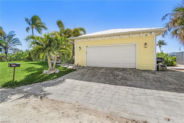 3627 Schooner LN, St. James City, FL 33956