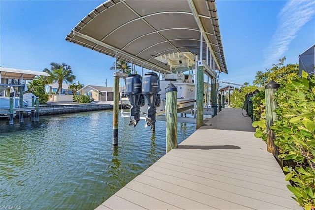 3627 Schooner LN, St. James City, FL 33956