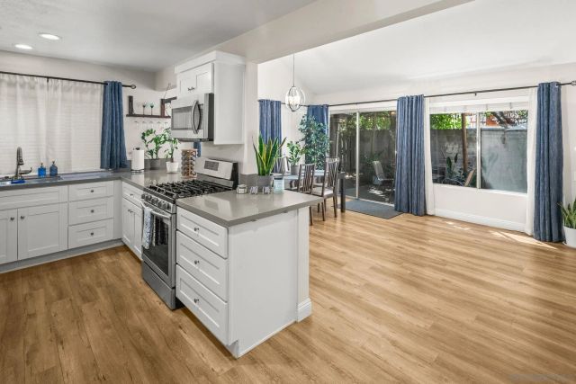 245 FESTIVAL DR, Oceanside, CA 92057