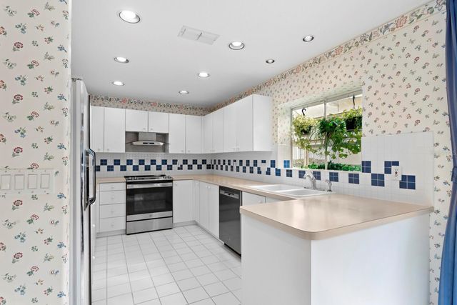 17716 NATHANS DRIVE, Tampa, FL 33647