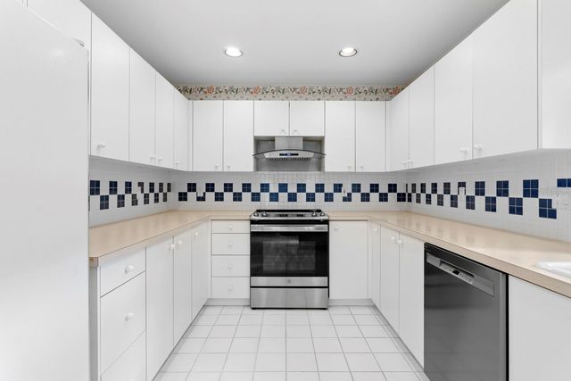 17716 NATHANS DRIVE, Tampa, FL 33647