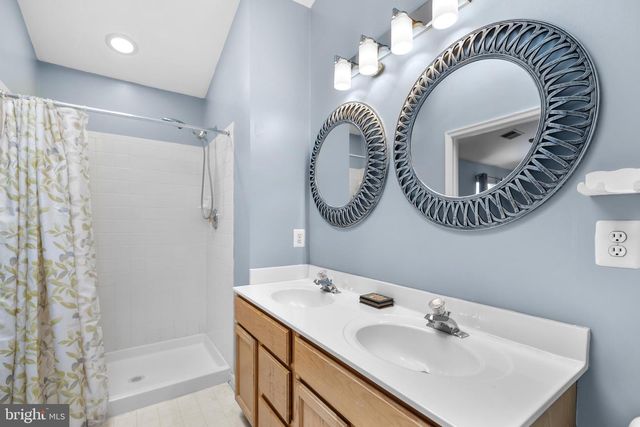 2576 GRAYTON LN, Woodbridge, VA 22191