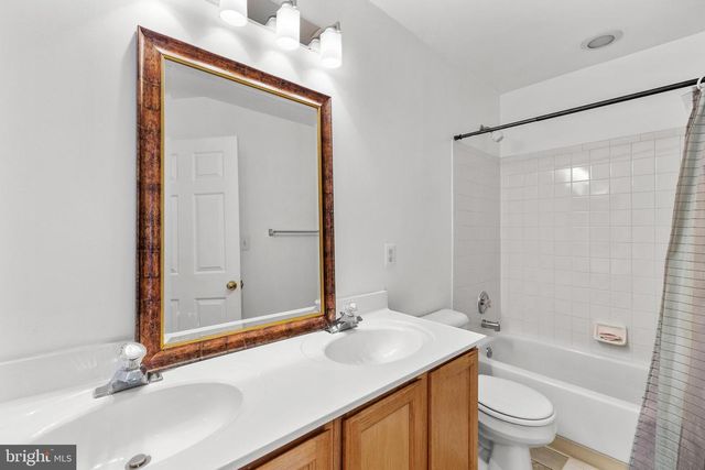 2576 GRAYTON LN, Woodbridge, VA 22191