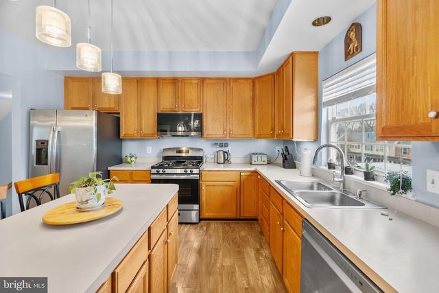 2576 GRAYTON LN, Woodbridge, VA 22191