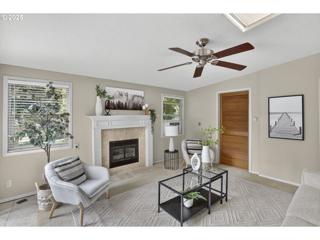 14000 Sw RIVER Ln, Portland, OR 97224