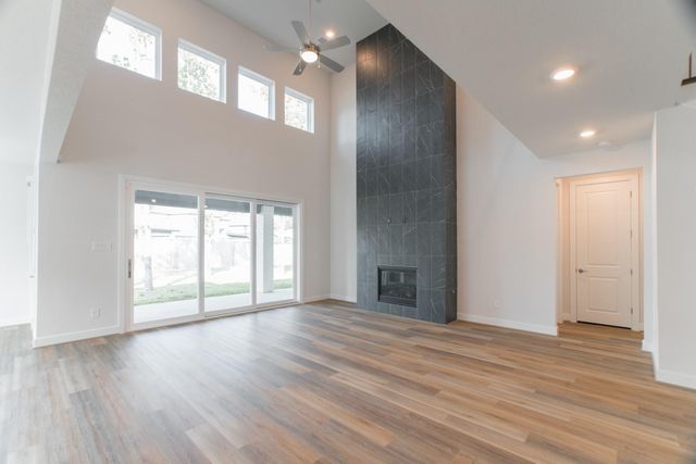 11 Mariposa Woods Drive, Tomball, TX 77375