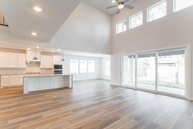 11 Mariposa Woods Drive, Tomball, TX 77375