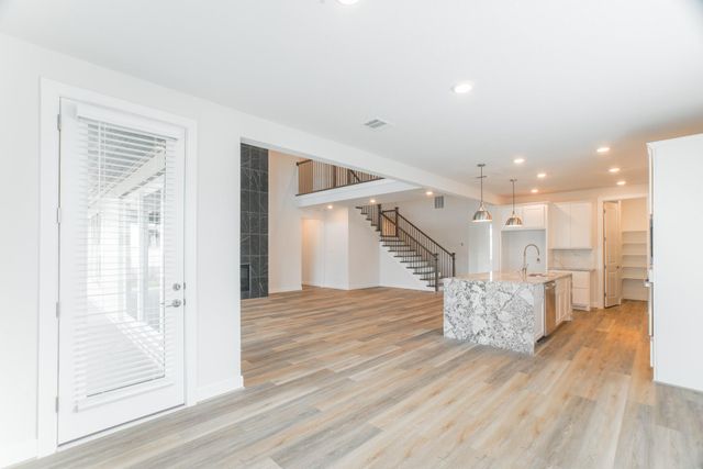 11 Mariposa Woods Drive, Tomball, TX 77375