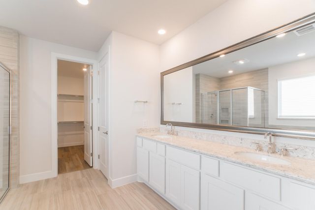 11 Mariposa Woods Drive, Tomball, TX 77375