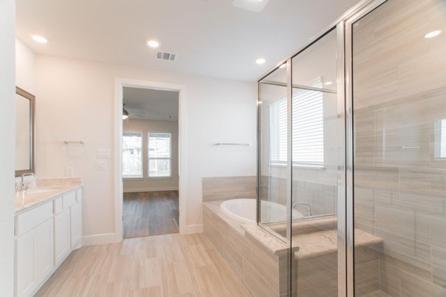 11 Mariposa Woods Drive, Tomball, TX 77375