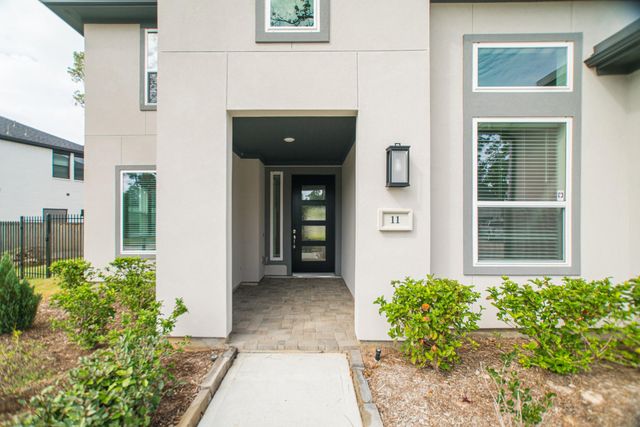 11 Mariposa Woods Drive, Tomball, TX 77375