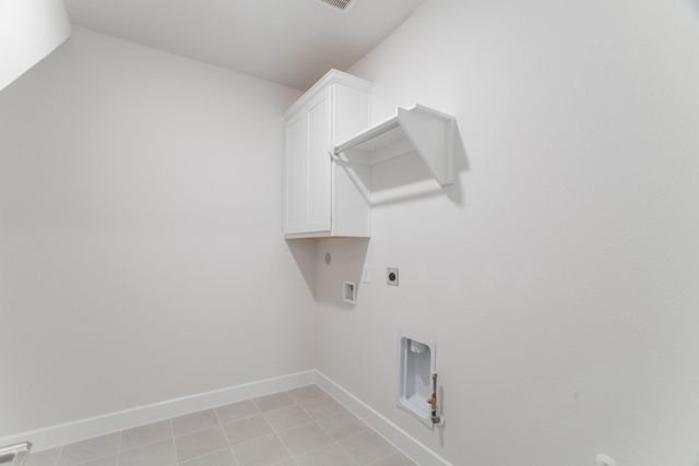 11 Mariposa Woods Drive, Tomball, TX 77375