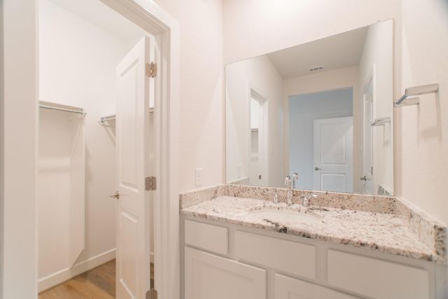 11 Mariposa Woods Drive, Tomball, TX 77375