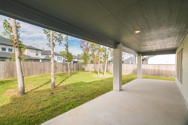 11 Mariposa Woods Drive, Tomball, TX 77375