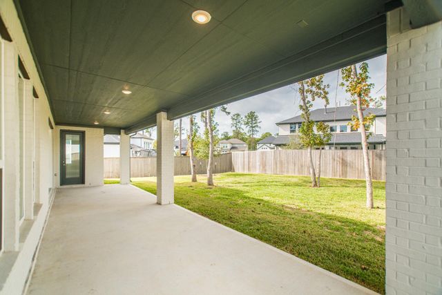 11 Mariposa Woods Drive, Tomball, TX 77375