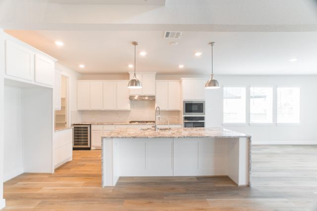 11 Mariposa Woods Drive, Tomball, TX 77375