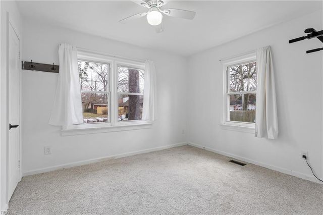 33 Rutledge RD, Newport News, VA 23601