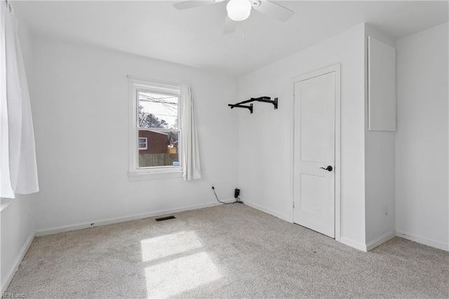 33 Rutledge RD, Newport News, VA 23601