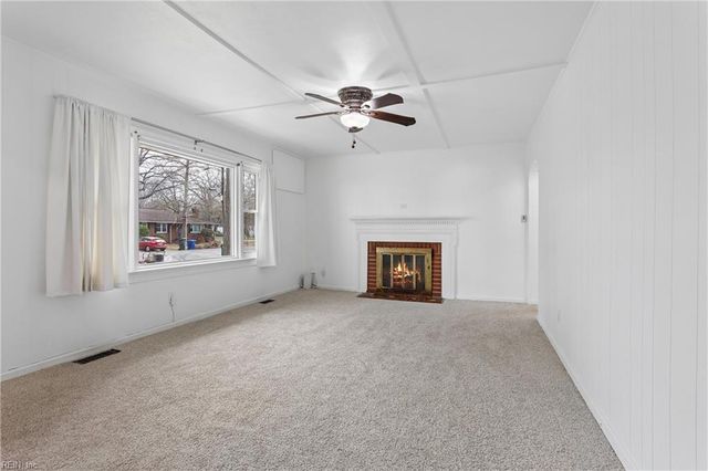 33 Rutledge RD, Newport News, VA 23601