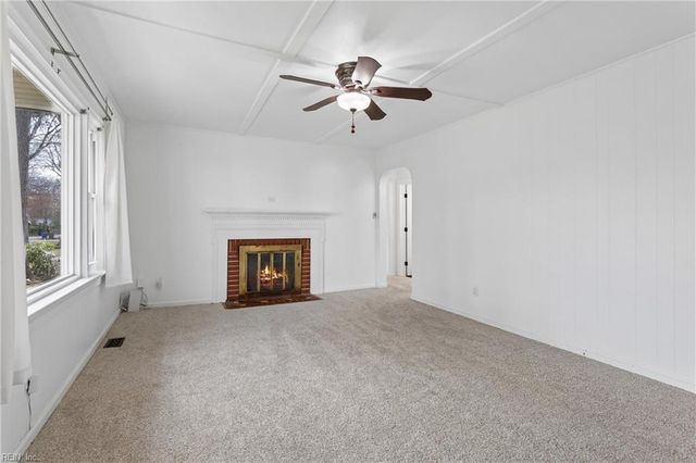 33 Rutledge RD, Newport News, VA 23601