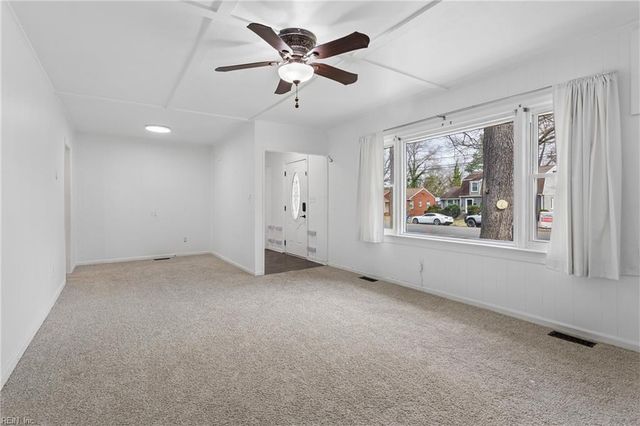 33 Rutledge RD, Newport News, VA 23601