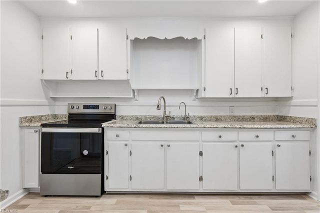 33 Rutledge RD, Newport News, VA 23601