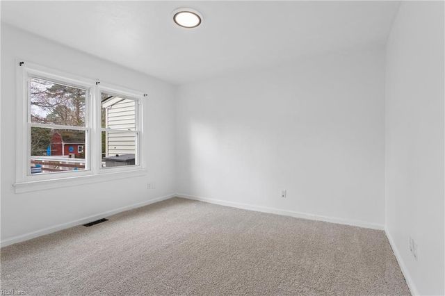 33 Rutledge RD, Newport News, VA 23601