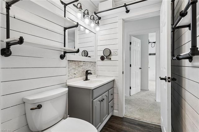 33 Rutledge RD, Newport News, VA 23601