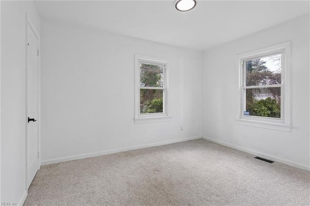 33 Rutledge RD, Newport News, VA 23601